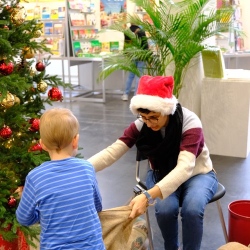 Nikolaus mit Kind (c) privat